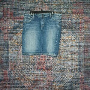 Silver Jeans womens dark distressed Elyse mid Curvy bermuda jean shorts 31 NWT